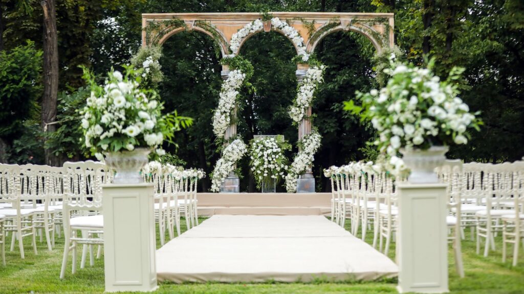 miejsce na ślub wsród drzew