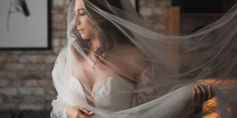 Kiedy kupić suknię ślubną? Kompletny przewodnik od&nbsp;wedding plannerki